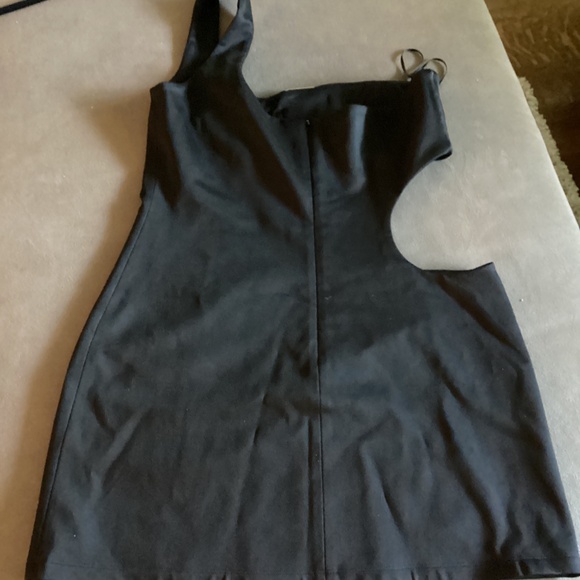 The little black dress - Picture 3 of 7